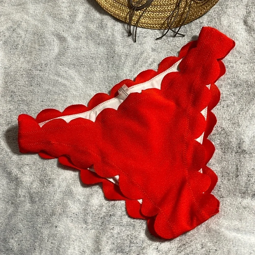 NWOT red scalloped swim bottom L